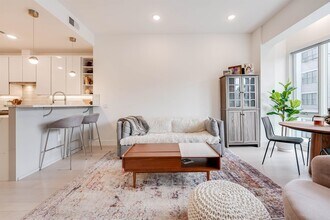 332 Newark Ave in Jersey City, NJ - Building Photo - Building Photo