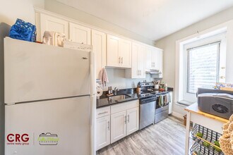 1712 Beacon St, Unit 2 in Brookline, MA - Building Photo - Building Photo