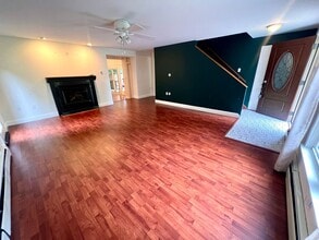 461 Carnegie Dr in Pittsburgh, PA - Building Photo - Building Photo