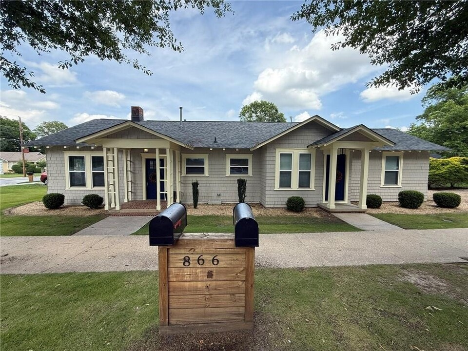866 Custer St in Atlanta, GA - Building Photo
