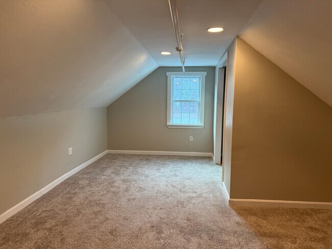 4 Commerce St in Hill, NH - Building Photo - Building Photo