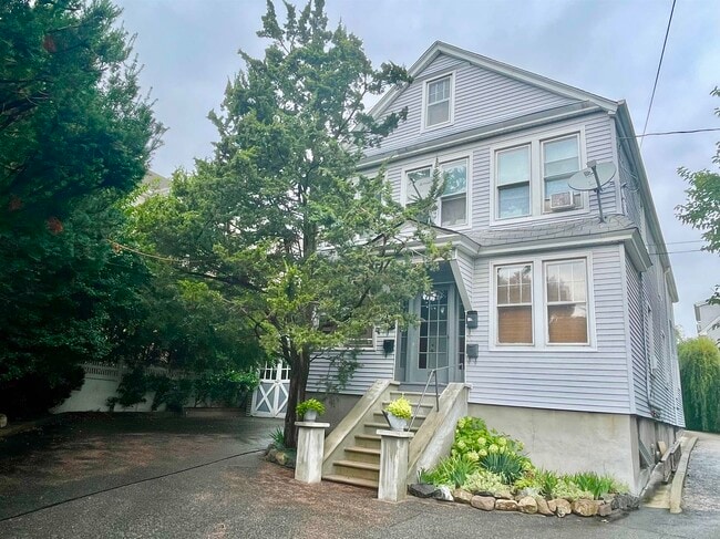 property at 187 W 30th St