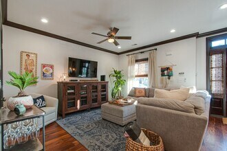 2110 Acklen Ave, Unit 102 in Nashville, TN - Foto de edificio - Building Photo
