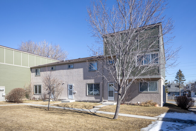 Evergreen Village in Calgary, AB - Building Photo - Building Photo