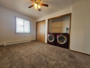 2461 5th Ave in Marion, IA - Building Photo - Building Photo