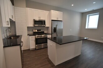 1730 W Greenleaf Ave in Chicago, IL - Building Photo - Building Photo