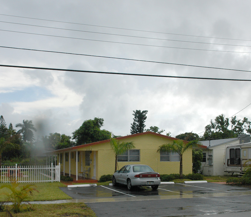 117 SE 2nd Ave in Hallandale Beach, FL - Foto de edificio