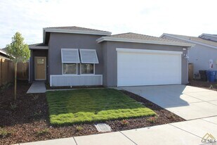 9705 Amberdale Wy in Shafter, CA - Building Photo