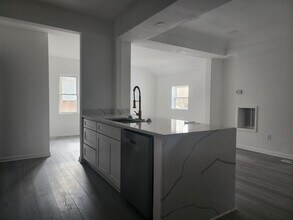 94 Hampton Roads Ave, Unit 3 in Hampton, VA - Building Photo - Building Photo