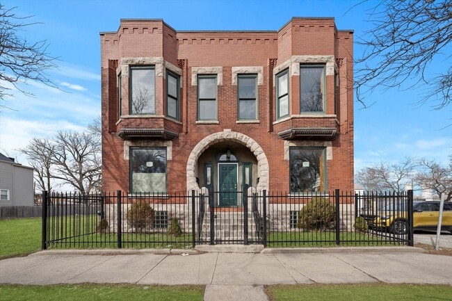 property at 716 W 51st St