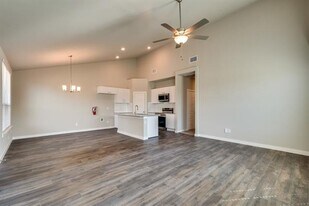 625 Wheatfield Dr in Venus, TX - Building Photo