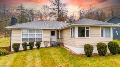 134 Carroll Dr in St. Clairsville, OH - Building Photo - Building Photo