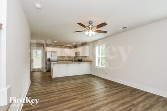 6955 Overton Cir in Cumming, GA - Foto de edificio - Building Photo