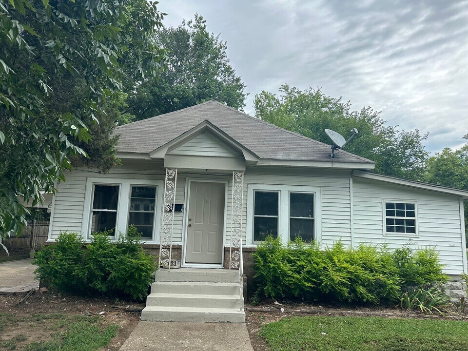 421 S 8th St in Van Buren, AR - Building Photo