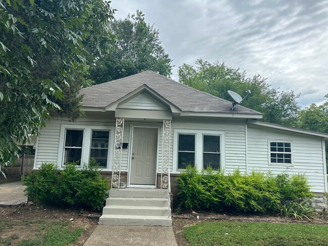 property at 421 S 8th St
