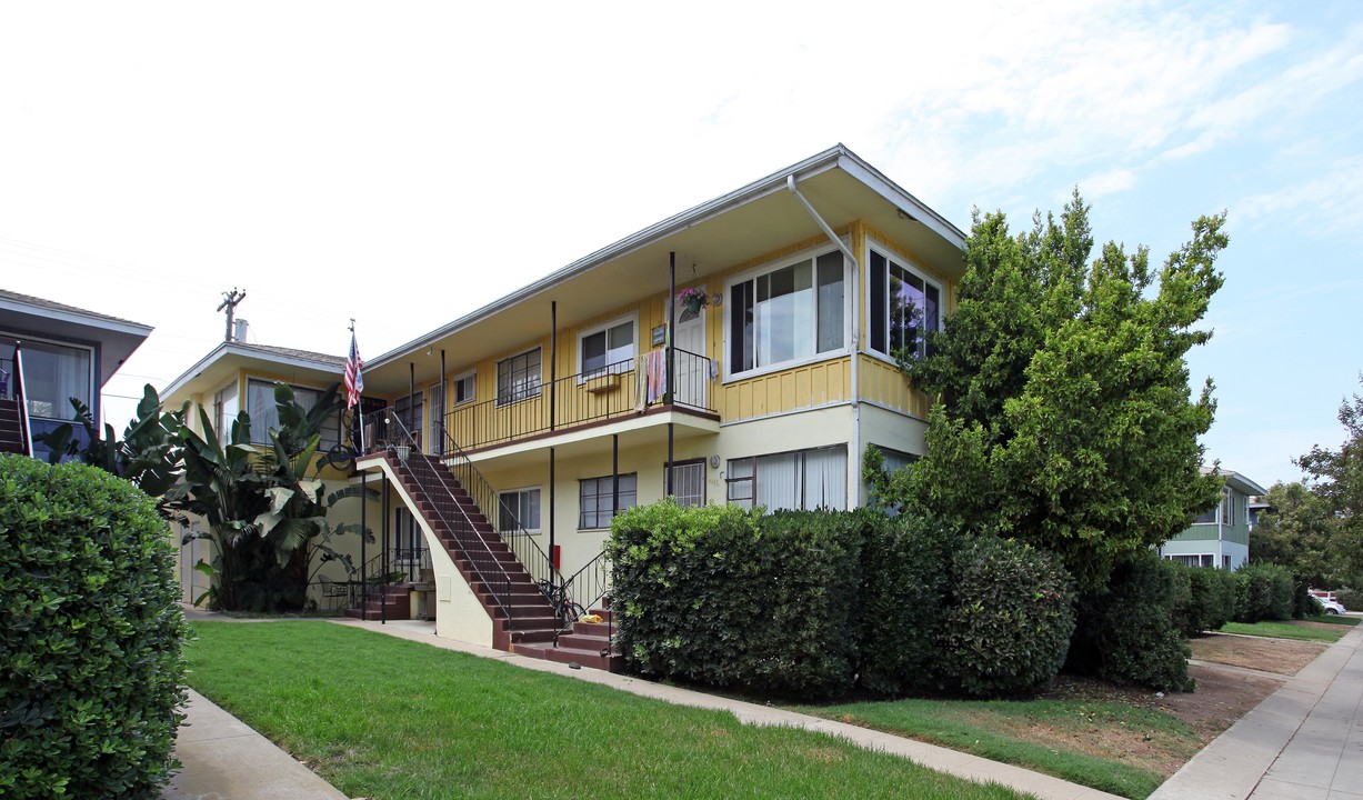 Muir Garden Apartments in San Diego, CA - Building Photo