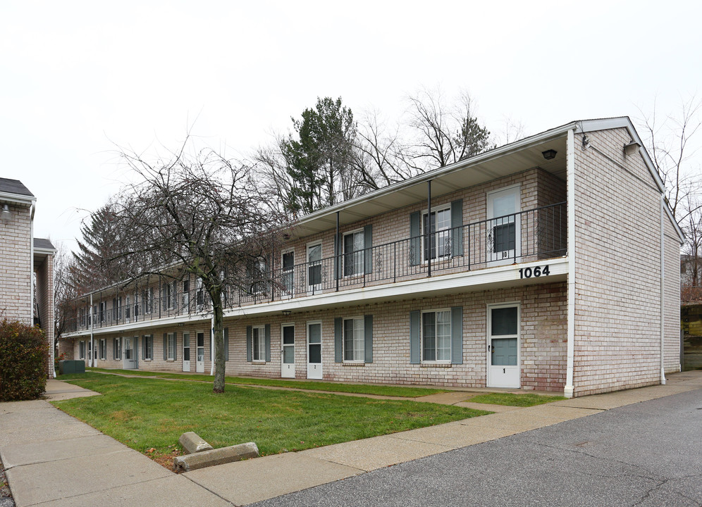 Clyde Crossings in Cuyahoga Falls, OH - Foto de edificio