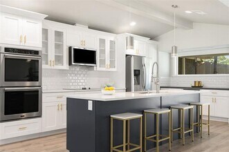 6350 Glennox Ln in Dallas, TX - Building Photo - Building Photo