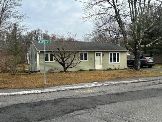 2 Laperle Ave in Exeter, NH - Building Photo - Building Photo