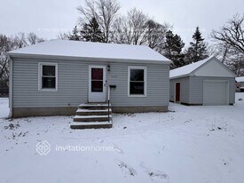 6709 Channel Rd NE in Fridley, MN - Building Photo