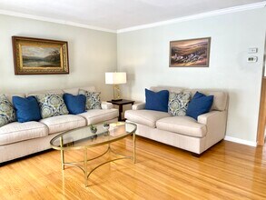 8 Buchanan Rd in Pittsford, NY - Building Photo - Building Photo