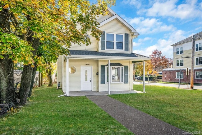 1030 Prospect Ave in Westbury, NY - Building Photo - Building Photo