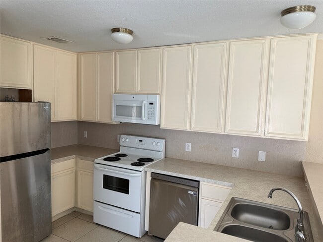 property at 1625 Townhome Ln