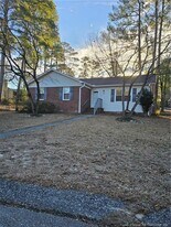 1121 Lake Stone Pl in Fayetteville, NC - Building Photo