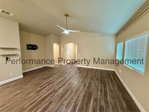 5806 Blue Spruce Ave in Bakersfield, CA - Building Photo - Building Photo