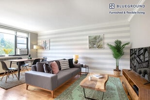 10 Downing St in New York, NY - Building Photo