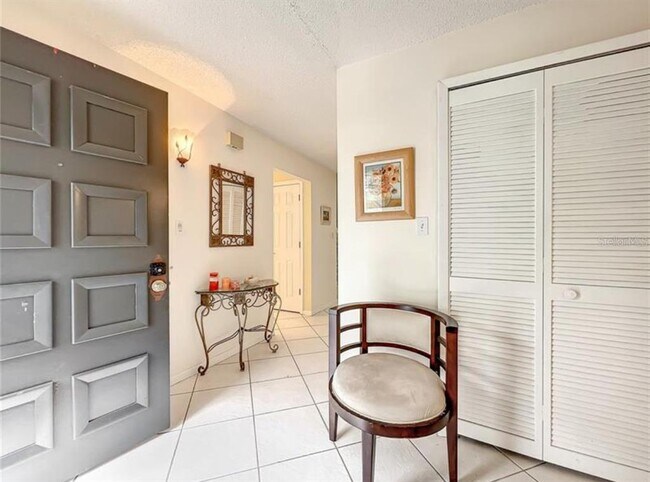 1 Escondido Cir in Altamonte Springs, FL - Building Photo - Building Photo