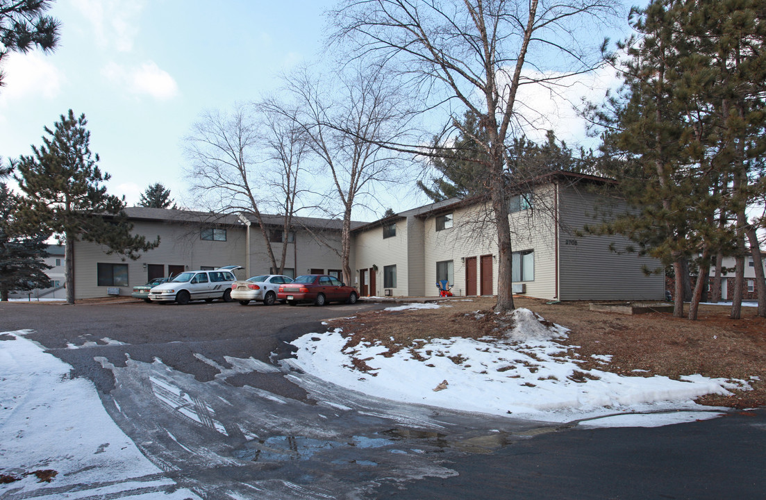 2705 Nelson Dr in Menomonie, WI - Building Photo