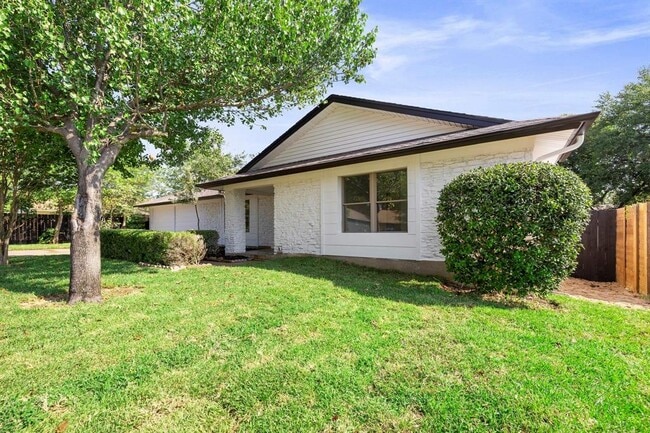 1004 Cripple Creek Dr in Austin, TX - Building Photo - Building Photo