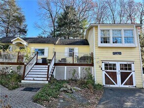16 Flak Ln in New Fairfield, CT - Building Photo - Building Photo