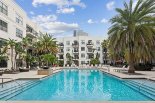 Beacon 430 in St. Petersburg, FL - Building Photo