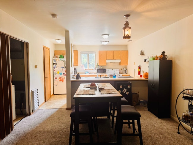 302 S Busey Ave