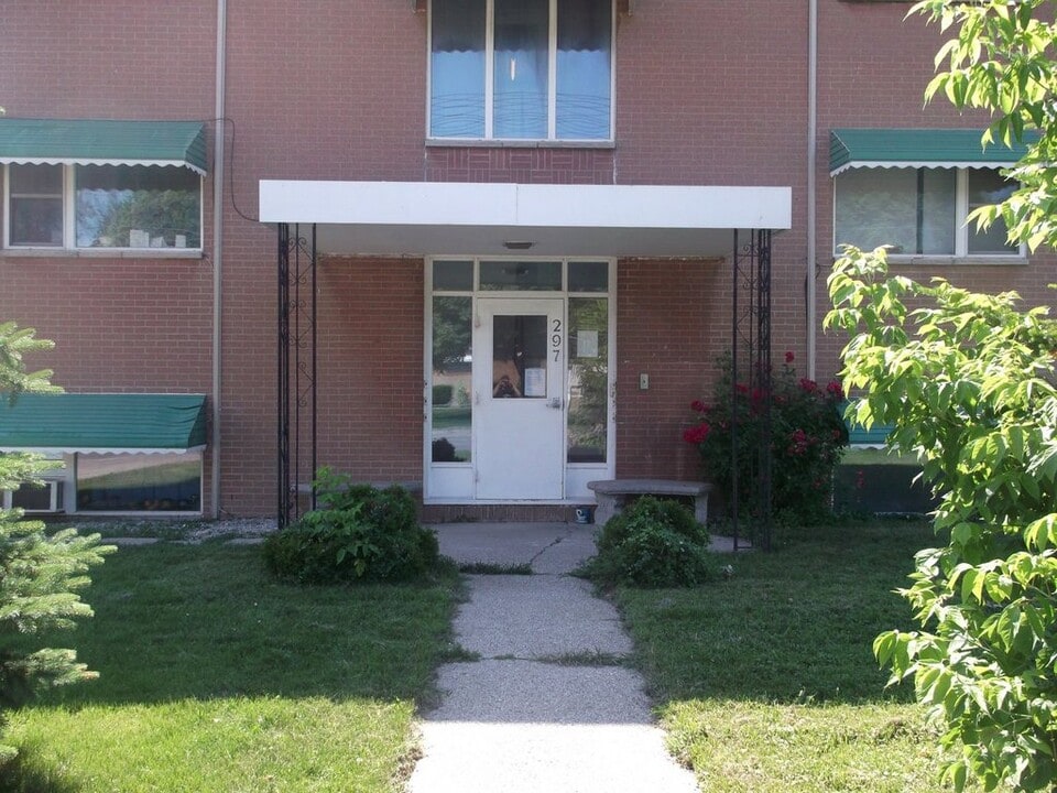 297 Indian Rd S in Sarnia, ON - Building Photo