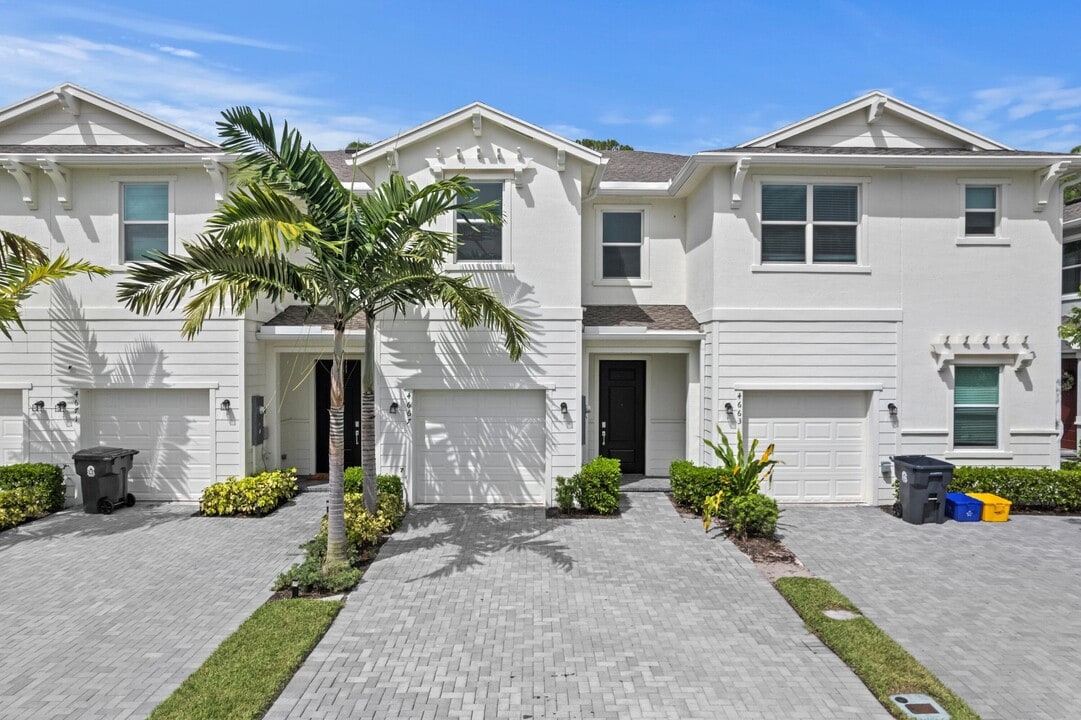 4667 Hollister Ave in Greenacres, FL - Building Photo