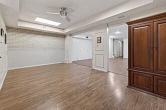 5530 Holly St in Houston, TX - Foto de edificio - Building Photo