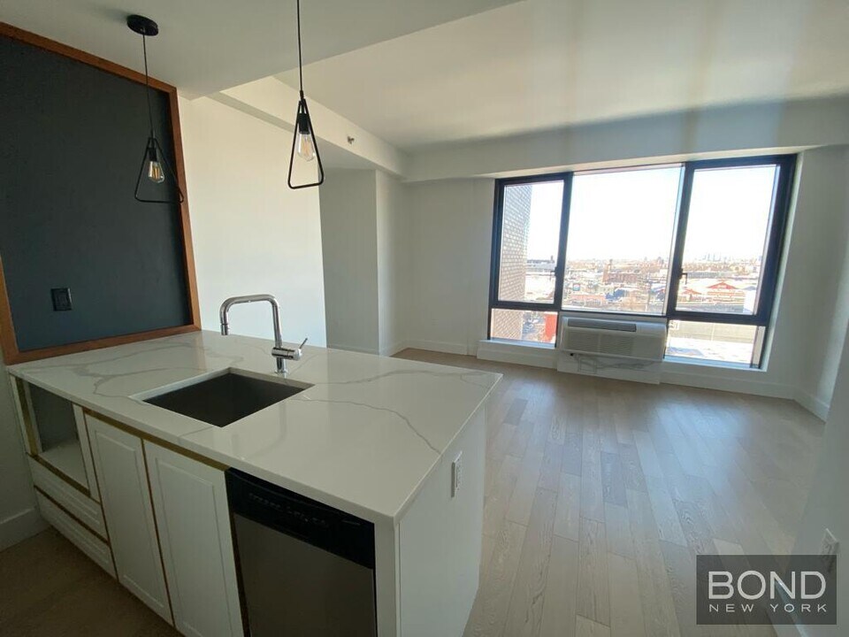 635 Fourth Avenue in Brooklyn, NY - Building Photo