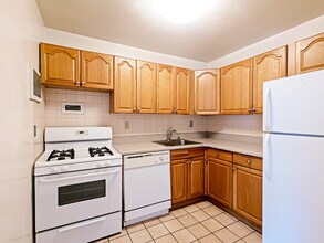 4330 Hartwick Rd, Unit 613 in College Park, MD - Building Photo - Building Photo