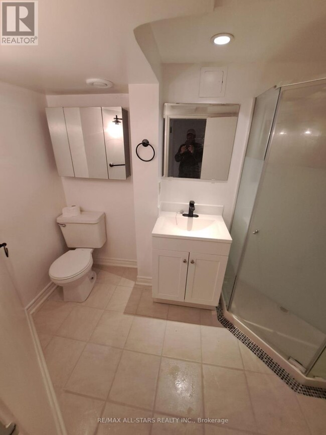 10 Thornbeck Dr in Toronto, ON - Building Photo - Building Photo