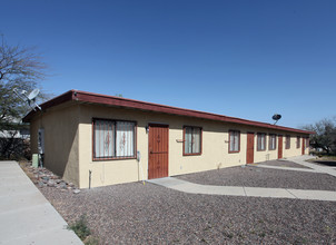 Triplex in Tucson, AZ - Building Photo - Building Photo