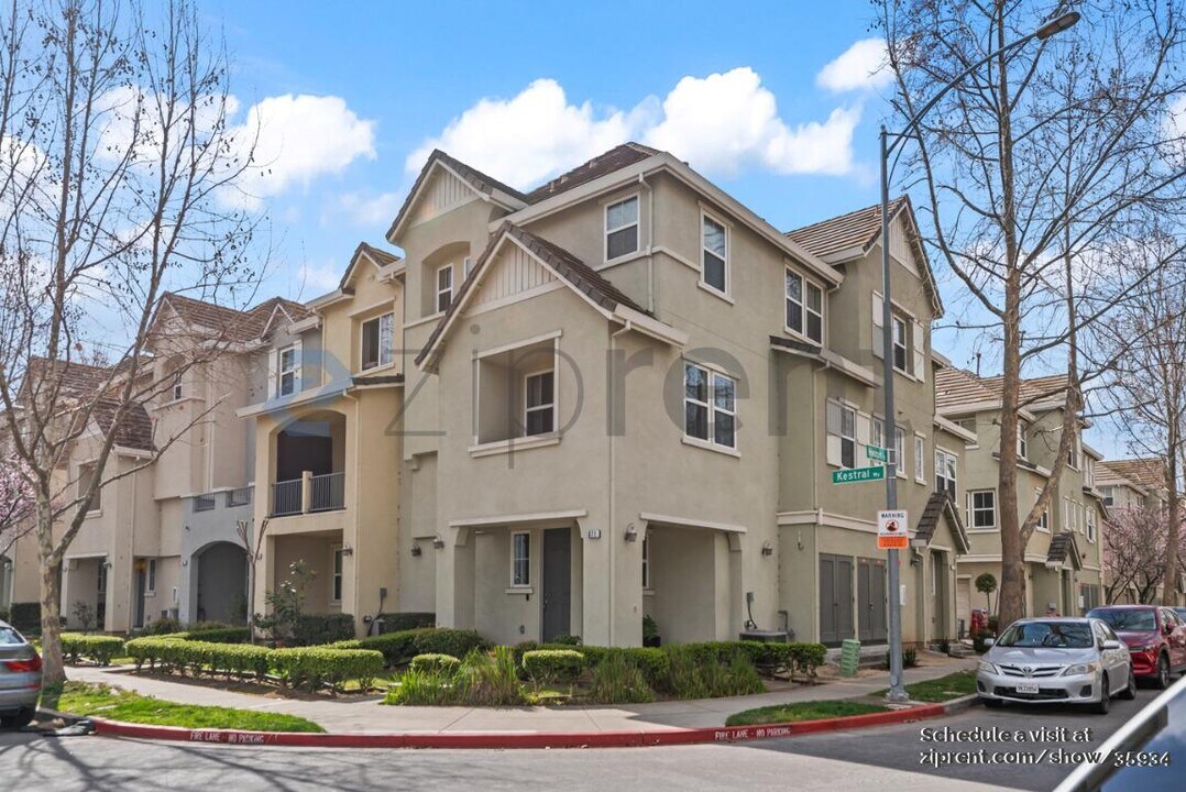977 Kestral Way in San Jose, CA - Foto de edificio