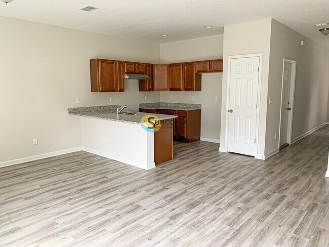 3551 Rain Forest Dr W in Jacksonville, FL - Building Photo - Building Photo