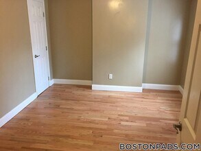 55 Dudley St, Unit 2 in Boston, MA - Foto de edificio - Building Photo