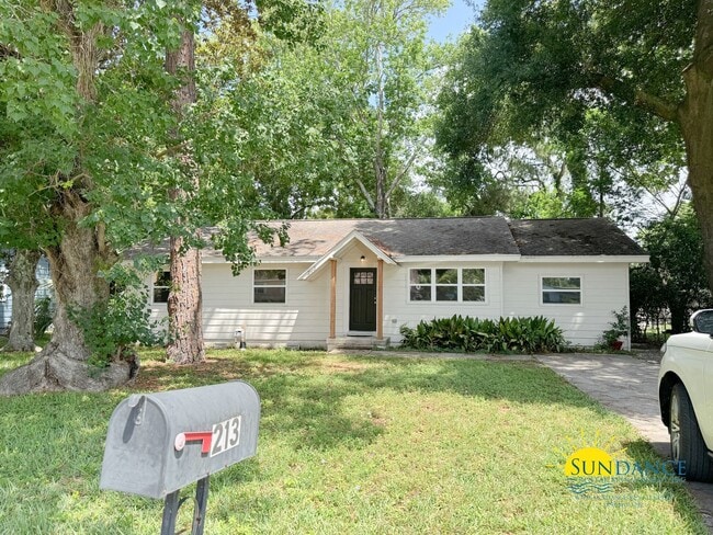 213 California Dr NE in Fort Walton Beach, FL - Building Photo - Building Photo