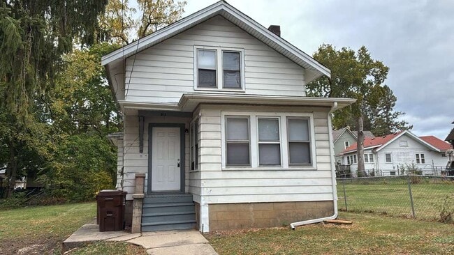 property at 513 N Sunset Ave