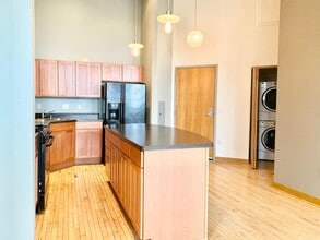 1017 S 2nd St, Unit 207 in Milwaukee, WI - Building Photo - Building Photo