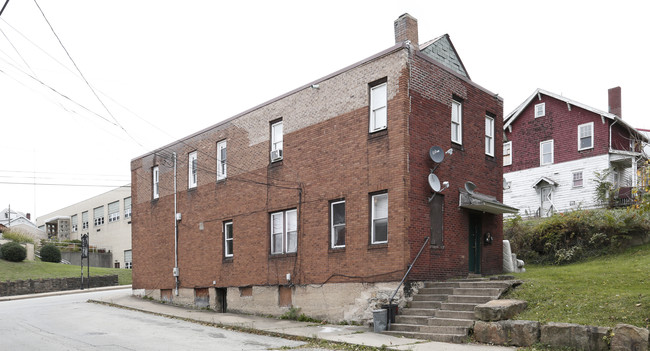 172 E Main St in Uniontown, PA - Building Photo - Building Photo